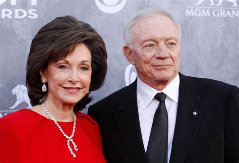 Jerry Jones speaks out about racy photos, says they were