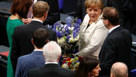 Merkel Gjenvalgt Som Forbundskansler