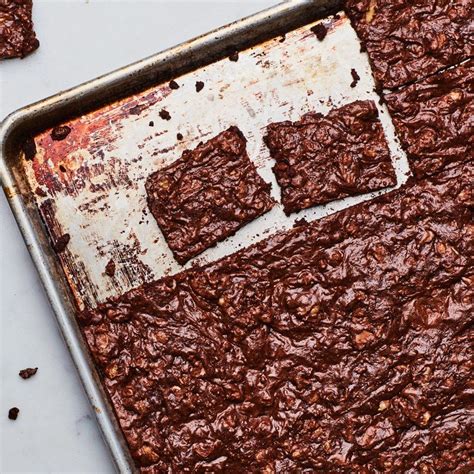 It's called full size and measures 20x12 inches. The Difference Between Half Sheet Pans, Quarter Sheet Pans, Cookie Sheets. | Half sheet cake ...