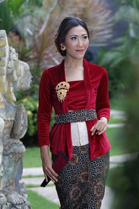 √ 30 Model Kebaya Bali Modern Brokat Kombinasi Terbaru