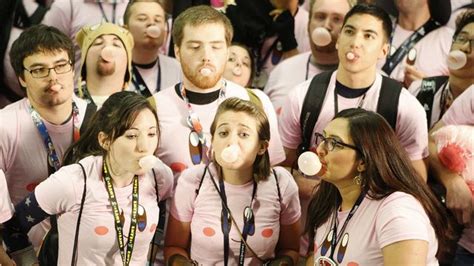 536 People Set The World Record For Blowing Gum Bubbles Nintendo