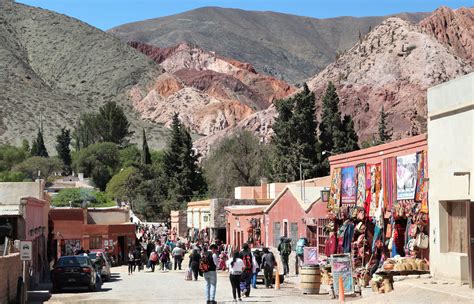 Jujuy spreads over a vast archeological bed where rupestrian art, paintings and engravings on rocks are a testimony to human groups that inhabited the area 9000 years ago. Guía completa para visitar la provincia de Jujuy, con mapa ...