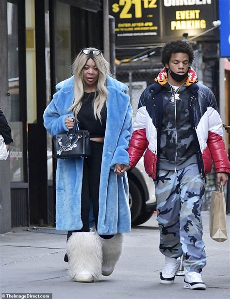 Wendy Williams Holds Hands With Her Son Kevin Hunter Jr Daily Mail