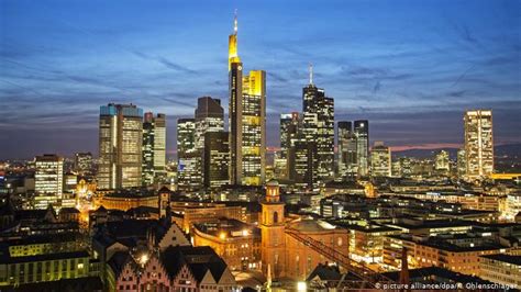 Antes de alemanha x hungria nesta quarta, anistia internacional vai distribuir 11 mil bandeiras nas. Frankfurt Alemanha Inverno