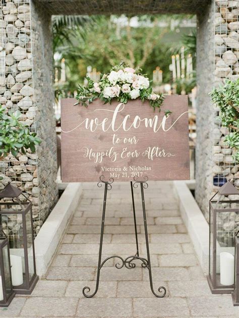 26 Wedding Welcome Signs Perfect For Greeting Guests