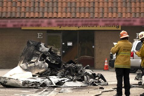 A plane crash near los angeles on saturday afternoon has left at least two dead as authorities rush to the scene, it has been reported. Two dead as plane crashes in Los Angeles - OrissaPOST