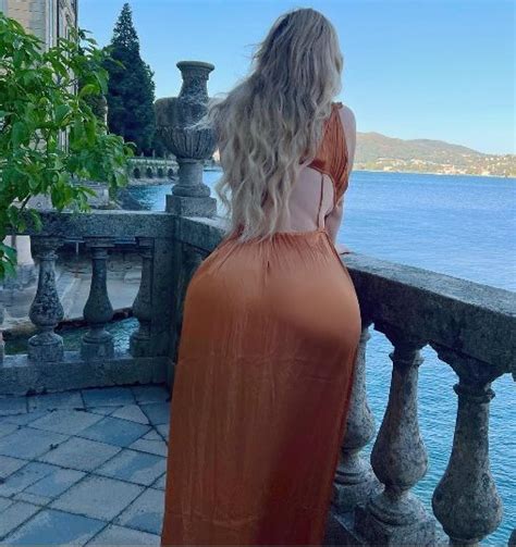 Thomas Lavalle On Twitter “che Bello Lago Y Che Bella Ragazza” Reverse View ~ Russian