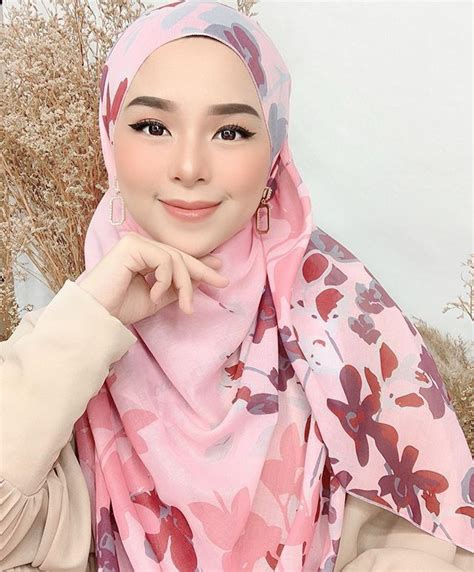Pin Oleh Binsalam Di Hijab Cantik Di 2020 Kecantikan Hijab