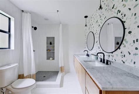 Whether you're redesigning your bathroom with a modern theme or a farmhouse theme, you're. 44 Best Shower Tile Ideas and Designs for 2019