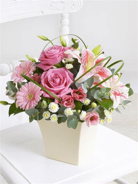 Using hairspray is an effective and easy way to preserve flowers. 7 Tricks to Make Flowers Last forever ... | Pouted.com