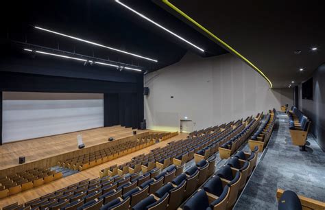 L'équipe est à votre disposition du lundi au. Cité des congrés - Agence Chabanne