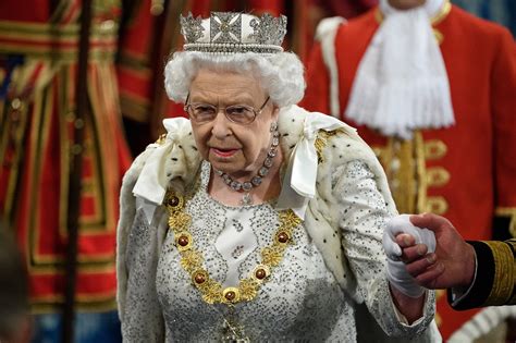 Queen Elizabeth Biography: New Book To Highlight Monarch's Longevity 