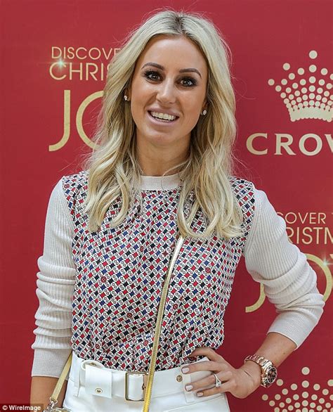 Roxy Jacenko Flaunts Her Toned Abs In Cow Print Gymwear Daily Mail Online