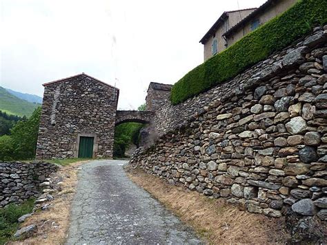47,933 likes · 16,441 talking about this. Photo à Castanet-le-Haut (34610) : Chemin bordé de mus de ...