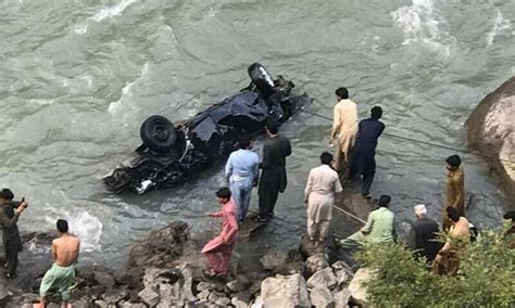 آزاد کشمیر میں سیاحوں کی گاڑی حادثے کا شکار، ایک جاں بحق، 7 کی تلاش جاری Pakistan Dawnnews