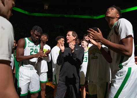 what to know about oregon ducks men s basketball s matchup with usc trojans