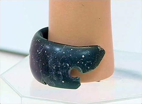 Check spelling or type a new query. Extinct Denisovans from Siberia Made Stunning Jewelry. Did ...