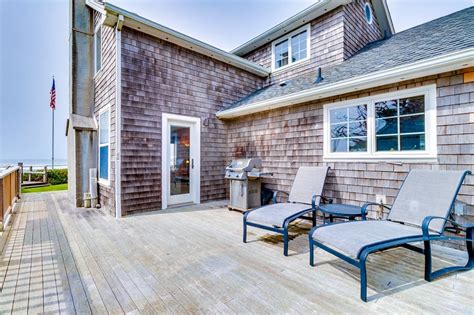 A Cozy Cape Cod Oceanfront House W Sweeping Ocean Views Steps From