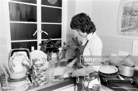 1970s Housewife Stock Fotos Und Bilder Getty Images