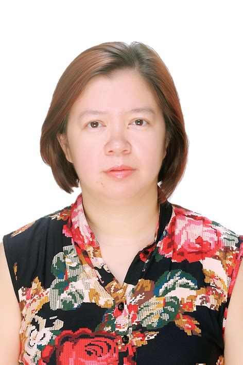 Nguyễn thu thủy sinh ra trong một gia đình trí thức, cả bố và mẹ cô đều là cán bộ nghiên cứu của viện ngôn ngữ học. Nguyễn Thu Thủy