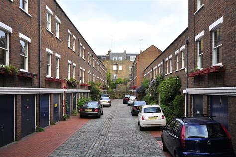 It is home to portobello road market, which is active daily. Shrewsbury Mews, Notting Hill, London, W2 | Lurot Brand