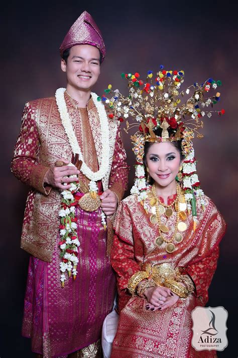 Aesan Gede And Aesan Pasangko The South Sumatra Wedding Outfit