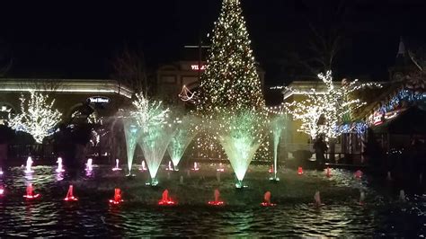 Christmas Lights And Water Show At The Village Youtube