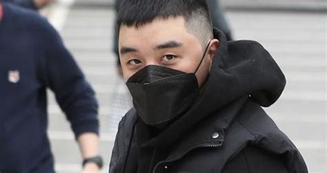 Seungri and yoo in suk indicted on additional charge regarding violence instigation. Seungri enlists into army service - DAILY NAVER