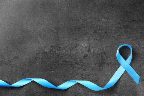 Blue Ribbon En Fondo Oscuro Concepto Del C Ncer De Pr Stata Foto De Archivo Imagen De Sistema