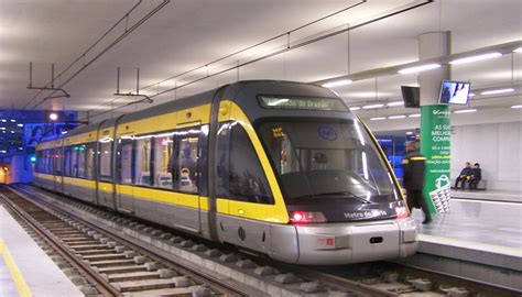 Découvrez les horaires, tarifs et tout ce qu'il faut savoir pour emprunter le métro. Como usar o metro do Porto, Portugal