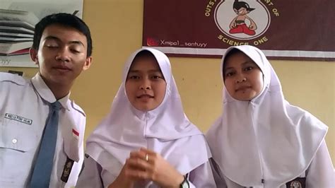 Membuat terarium bisa kamu lakukan dengan cukup mudah dan praktis, tanpa perlu memakan biaya yang terlalu besar. Cara membuat terrarium - YouTube