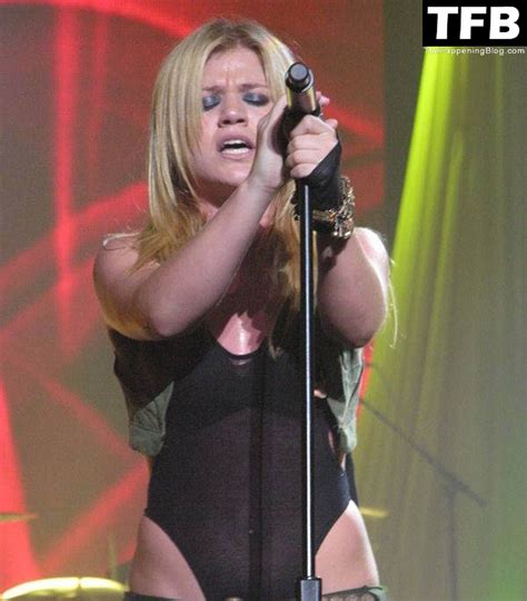 kelly clarkson lynda dempsey kellyclarkson nude leaks photo 24 thefappening