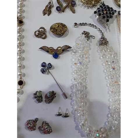 A Quantity Of Vintage Costume Jewellery To Include Enamelled Brooches A