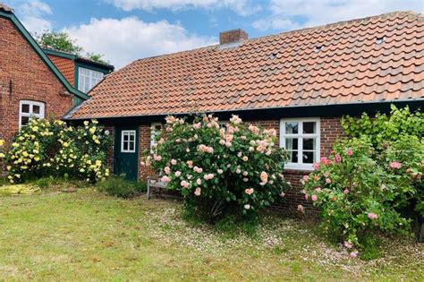 Altes inselhaus am süderloog in der dämmerung, spiekeroog, ostfriesische inseln, nationalpark niedersächsisches wattenmeer. Ferienwohnung Kleines Emma, Spiekeroog, Süderloog