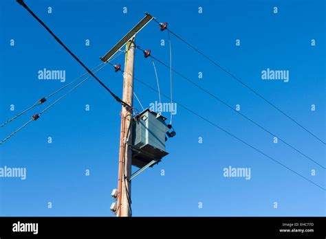 Wooden Pole Mounted Electricity Substation Transformer And Overhead