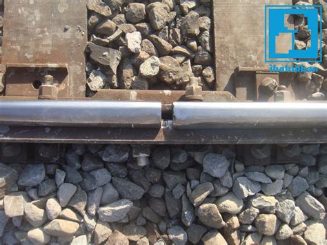 Maybe you would like to learn more about one of these? Sambungan Rel Kereta Api, Fungsi Sambungan, Panjang Pemuaian Rel pada Siang Hari dan Pagi Hari.