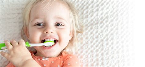 Zähneputzen bei Kindern warum Milchzähne gut gepflegt werden müssen