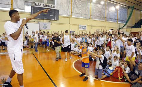 Jun 23, 2021 · ο κώστας αντετοκούνμπο είναι ένα ακατέργαστο διαμάντι, που απασχολεί έντονα τον ολυμπιακό αλλά και τον παναθηναϊκό και to10.gr αναλύει την περίπτωση του αδερφού του γιάννη που αποτελεί ένα εντυπωσιακό μπασκετικό project. Τα αδέρφια Αντετοκούνμπο με εκατοντάδες παιδιά της ...