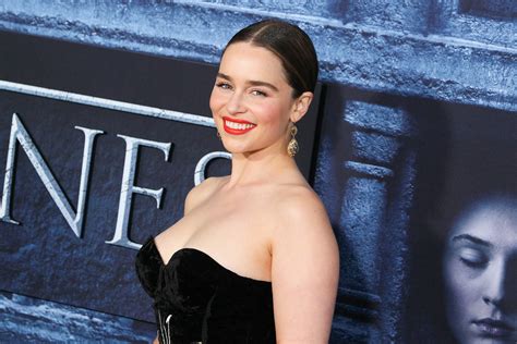 Emilia Clarkes Game Of Thrones Season Six Premiere Hair Is Even More