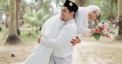 Anda atau salah seorang dari anda dikehendaki datang semula pada hari bekerja yang lain untuk mendapatkan surat pengesahan konsulat malaysia kegagalan memenuhi keperluan hantaran, mas kahwin serta hadiah yang mahal pula, mendorong pasangan dari malaysia, brunei, singapura dan. Sebelum Kahwin, Orang Lelaki Perlu Sediakan 5 Perkara Ini ...
