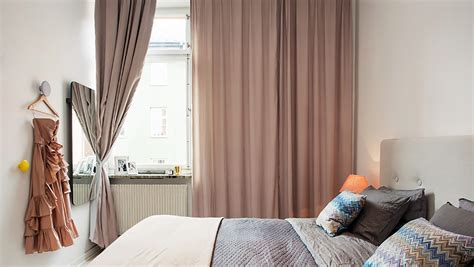 Бежевые шторы - классический дизайн для гостиных