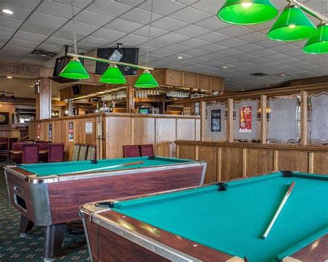 Located in woodstock quality inn woodstock is a perfect starting point from which to explore woodstock (il). Quality Hotel & Suites Woodstock - UPDATED 2018 Prices ...