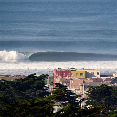 The Forecast Is Calling For 10ft Surf At San Franciscos Iconic Ocean