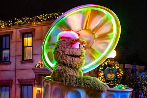 Oscar The Grouch In Sesame Street Christmas Parade At Seaworld 33