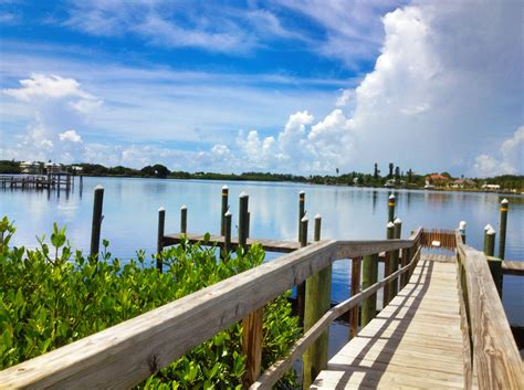 View of Dona Bay at the Nokomos Sunset Hut in Nokomis, FL | Venice city