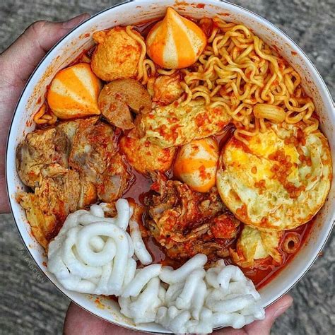 Seblak adalah makanan indonesia yang dikenal berasal dari bandung, jawa barat yang bercita rasa gurih dan pedas. Resep Cara Membuat Seblak Sederhana Enak dan Pedas - Kuliner Mantap