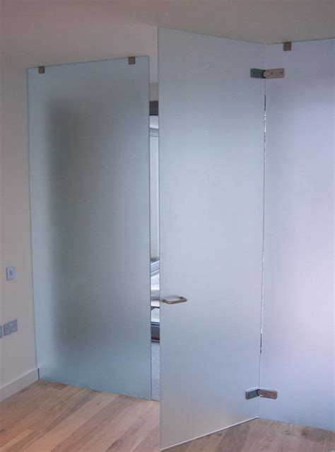 The types of bathroom doors provide beautiful look and design to the bathrooms. China Tempered Frosted Glass Bathroom Door - China ...