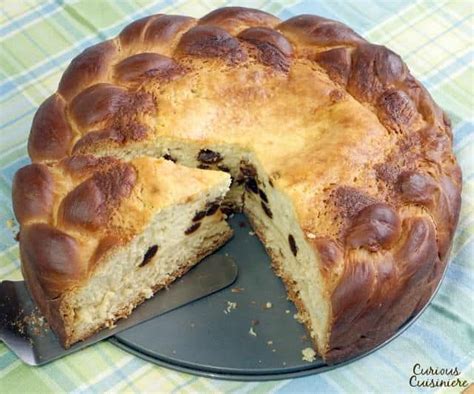 It's wonderful enjoyed on it's own when fresh. Pasca (Romanian Easter Bread) | Recipe | Bread, Sicilian ...