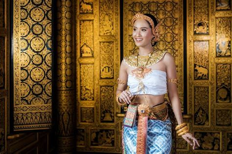 🇹🇭thai s traditional clothing during ayutthaya period ในปี 2020 ชุดเพื่อนเจ้าสาว ชุด ชุดเจ้าสาว