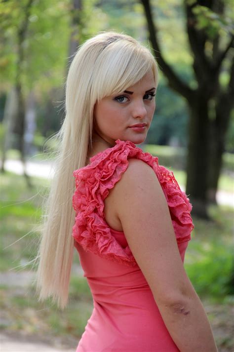 Ukrainian Single Elena Green Eyes 27 Years Old Id69754